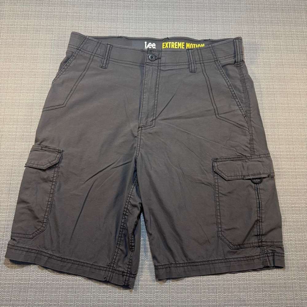 Lee Extreme Motion Gray Cargo Shorts men's size 34